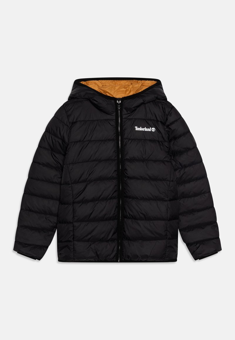 Juodas pūkinis švarkas su užtrauktuku priekyje, gobtuvu ir kontrastinga oranžine pamušalu. Savybės: siuvinėjimo dizainas ir logotipas ant krūtinės.