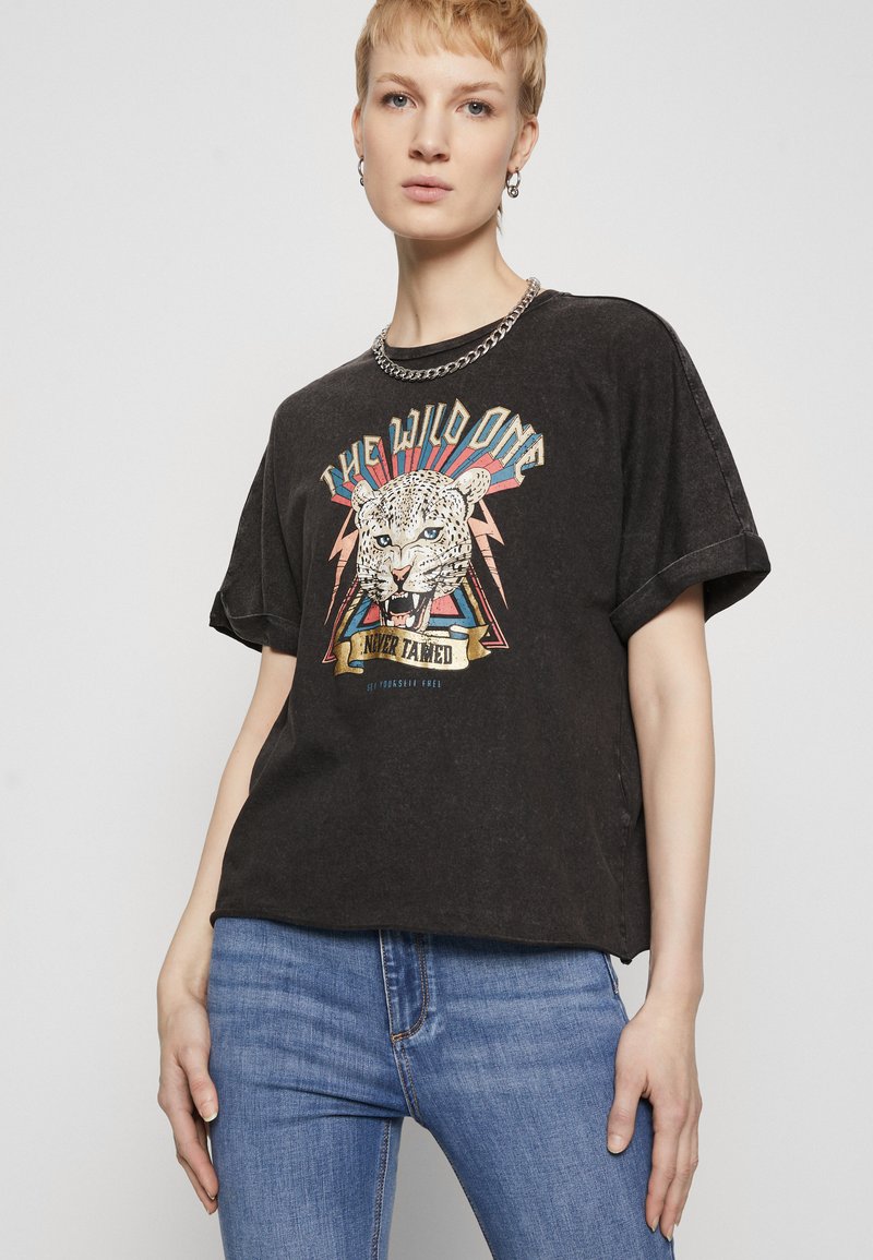 T-shirt ONLY Onllucy Life Pour Femme – Coupe Tendance, Manches Courtes, Motif Wild Fold-up.