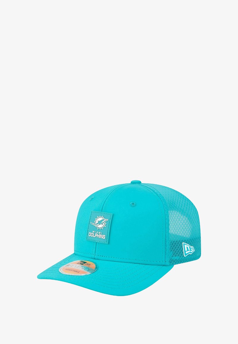 Casquette de baseball turquoise avec un dos en mesh, dotée d'un patch carré du logo des Miami Dolphins et d'un bord courbé. Logo "New Era" sur le côté.