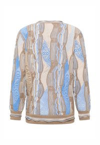 Gebreide trui met een textuurdesign in beige, blauw en crème, voorzien van een ronde hals en geribde manchetten en zoom. Het patroon bevat geometrische vormen.