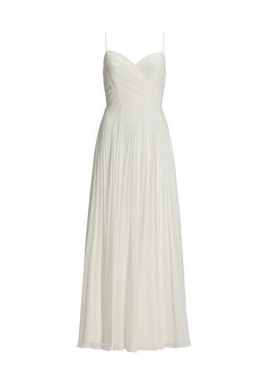 Robe maxi plissée blanche avec des bretelles fines, présentant un buste croisé et un tissu fluide pour une texture douce et une silhouette élégante.