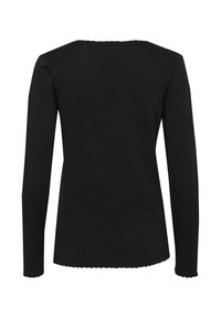 Fekete, hosszú ujjú blúz, puha anyagból készült, fodros nyakkivágással és széllel rendelkezik, amely testhezálló sziluettet biztosít.