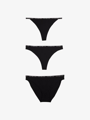 Tre svarta underklädesplagg i olika stilar: tanga, snöre och kalsong. Varje plagg har en elastisk midjeband med varumärket "TOMMY HILFIGER" tryckt.