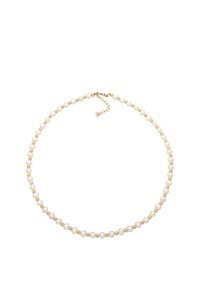 Collar de perlas que presenta perlas blancas y cuentas de oro, con una extensión de cadena para longitud ajustable. Las cuentas lisas y redondas crean un diseño uniforme.