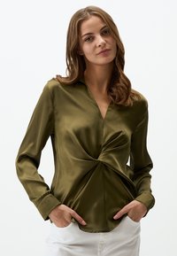 WITH TWISTED FRONT - Bluse - khaki