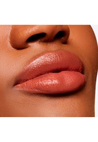 MAC POWDER KISS VELVET BLUR SLIM STICK - Lippenstift - all-star anise