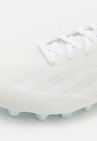 adidas Performance X CRAZYFAST.4 - Kemény talajra készült futballcipő - footwear white