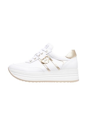 Sneakers bianchi con dettagli in oro, dotati di una parte superiore in sintetico liscio, punta rotonda, lacci e una suola a strati per un'altezza aggiuntiva.