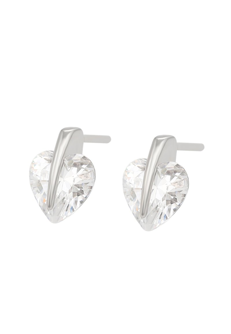 Strieborné náušnice so zirkónmi v tvare srdca s ostrým akcentom, s lesklým a hladkým povrchom.