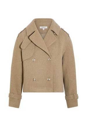Beige cropped wollen jas met brede revers, dubbelgeknoopte gouden knopen, schouderepauletten en verstelbare gespbanden aan de manchetten.