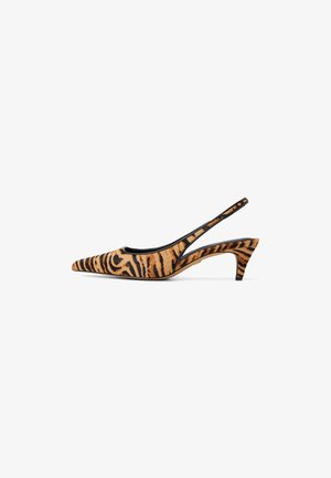Pointed-toe slingback shoe in orange and black tiger print fabric, with a slender heel and an open back design for breathability.