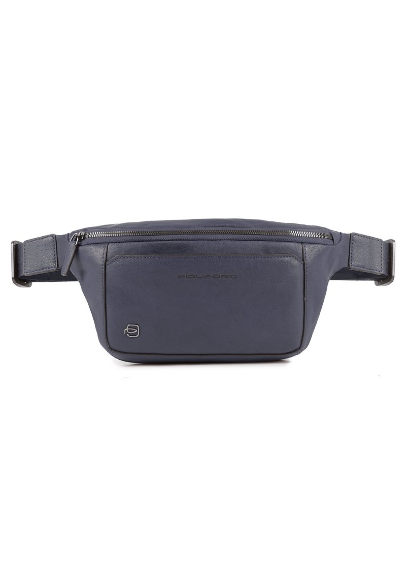 Sac à taille en cuir bleu marine avec poche zippée à l'avant, bretelles réglables et logo Piquadro sur le panneau avant.