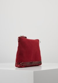 Vanessa Bruno Bandolera - red