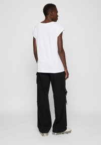 Urban Classics EXTENDED SHOULDER 3 PACK - Pamata T-krekls - white white white