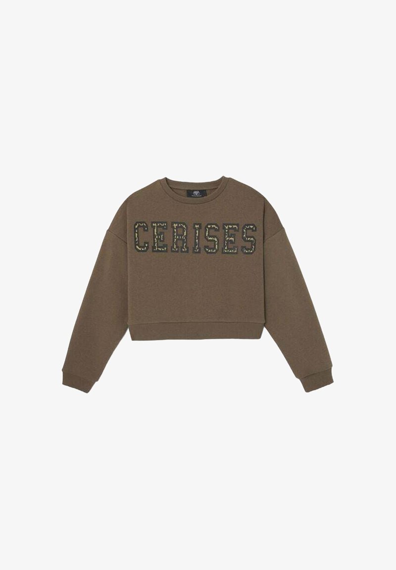 Sweatshirt court marron en tissu doux, avec le texte "CERISES" dans un motif camouflage sur le devant. Poignets et ourlet côtelés.