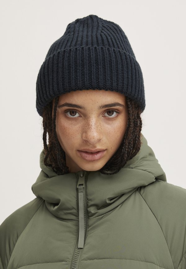 IHHelma - Beanie - total eclipse3