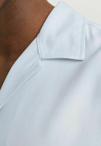 Jack & Jones JPRCCAARON RESORT - Shirt - skyway