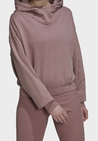 Sweat à capuche rose avec manches longues, taille côtelée et cordon de serrage à la capuche. Assorti à un legging côtelé assorti.