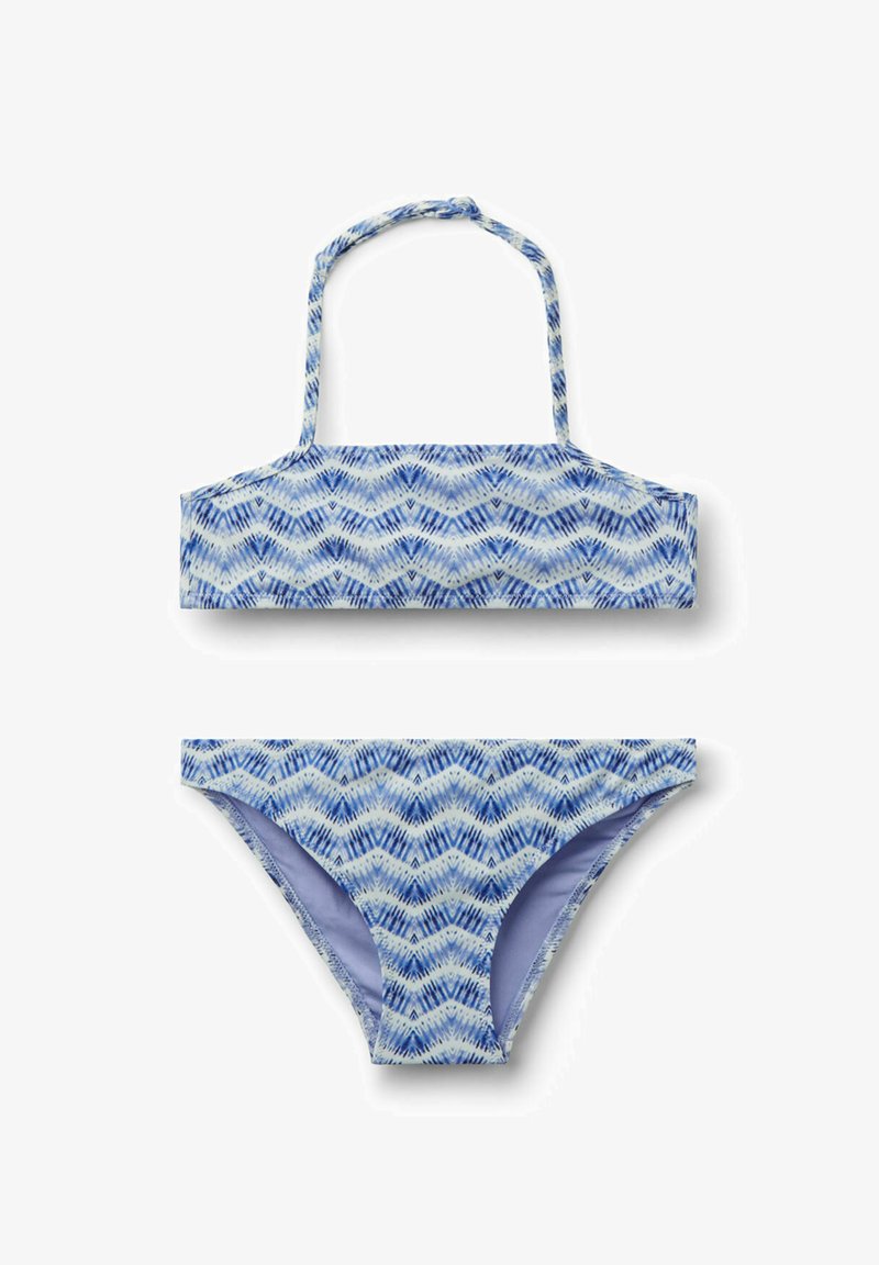 Bikini deux pièces à motif zigzag bleu et blanc, avec bretelle tour de cou et bas de bikini taille haute, posé à plat sur fond blanc.