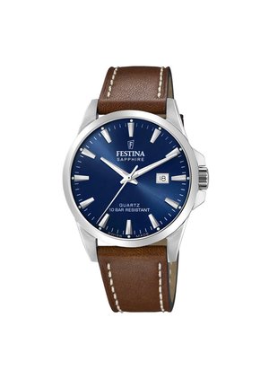 Montre à quartz avec un cadran bleu, une lunette en argent et un bracelet en cuir marron, dotée de marqueurs d'heure blancs et d'un guichet de date. Résistance à l'eau jusqu'à 10 bars.