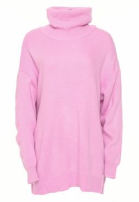 Světlounce růžový svetr s vysokým rolákem, volným střihem a žebrovanými manžetami a lemem. Měkká textura s mírně uvolněným střihem.