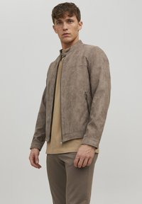 Jack & Jones - JJEROCKY CLEAN JACKET - Giacca in similpelle - dark brown Immagine in miniatura 1