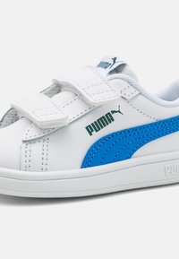 Puma SMASH 3.0 UNISEX - Sportcipő - white/hyperlink blue/cold green