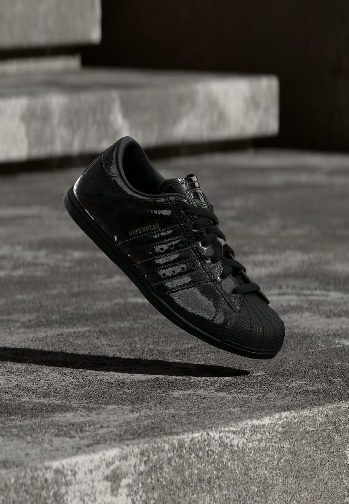adidas SUPERSTAR PRO - Trainers - core black/grey five