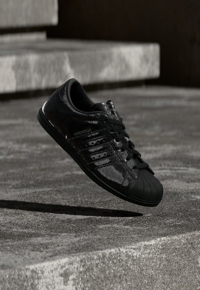 adidas Originals SUPERSTAR PRO core black/grey five/metallic black
