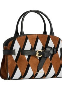 Borsa in camoscio marrone chiaro e bianco con motivo a diamanti neri. Presenta dettagli in pelle nera, doppio manico e una chiusura dorata.