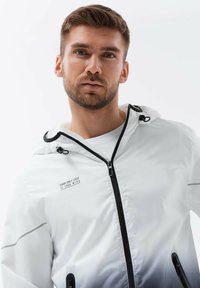Ombre LIGHTWEIGHT SPORTS WITH EFFECT - Chaqueta de entrenamiento - black
