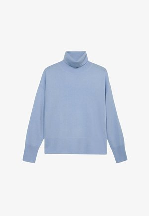 Suéter de cuello alto azul claro, hecho de material de punto suave. Presenta un ajuste relajado, mangas largas y un dobladillo y cuello acanalados.