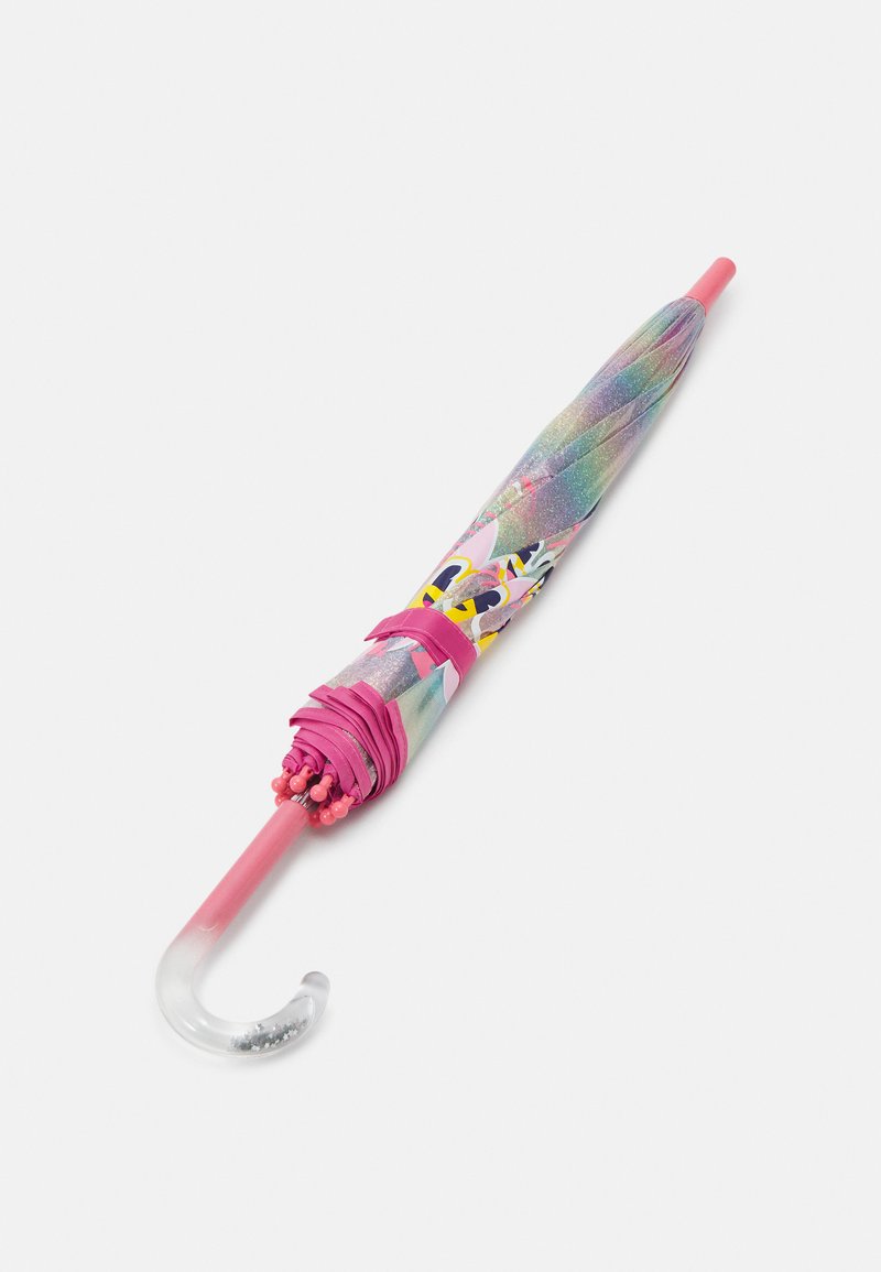 Parapluie compact avec une housse en tissu pastel aux couleurs de l'arc-en-ciel, une poignée rose et une pointe transparente en forme de crochet. Le motif comprend des designs géométriques colorés.