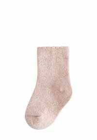 Gestrickte Socken in einem hellen Rosa mit goldenen Sprenkeln. Sie verfügen über einen gerippten Bund und eine glatte Textur, die für Komfort sorgt.
