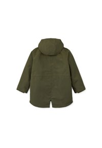 Olivgrön huva parkas med rak skärning, lång ärm och vent i ryggen. Har en slät yta och dolda sömnadsdetaljer.