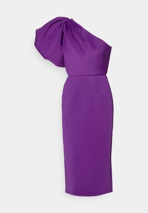 Violets viena pleca kleita pieguļošā siluetā, kas iekļauj drapētu puff piedurkni, gludu audumu un ceļa garuma apdari.