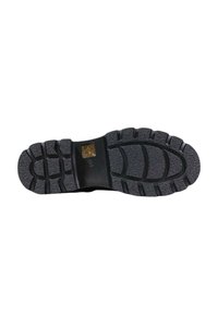 Suola di scarpa in gomma nera con battistrada profondo e superficie texture, dotata di una scanalatura a metà piede e logo in rilievo al centro.