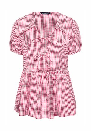 Rød og hvid ternet bluse med pufærmer, stor krave, bindebånd foran og peplumkant med elastisk talje.