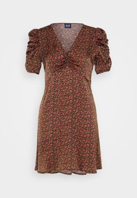 Robe noire à manches bouffantes courtes, avec un motif floral rouge et rose, décolleté en V, détails froncés au niveau de la poitrine et ourlet évasé.