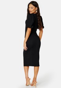 Bubbleroom PUFF SLEEVE STRUCUTRE MIDI DRESS - Sukienka etui