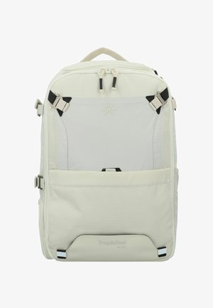 Mochila de color claro con múltiples compartimentos, acentos negros, correas ajustables y un asa en la parte superior. Fabricada con un tejido duradero de textura suave.