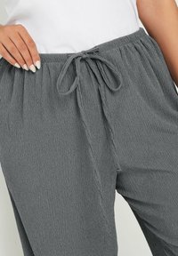 Yours Clothing TEXTURED WIDE LEG  - Broek - grey