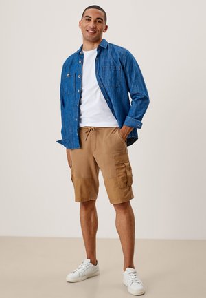 s.Oliver REGULAR MIT TASCHEN - Shorts - almond