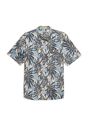 Camicia a maniche corte con bottoni di colore azzurro chiaro, decorata con un motivo di foglie tropicali in verde scuro, beige e arancione. Presenta una tasca sul petto.