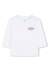 Witte longsleeve t-shirt van zacht katoen, met een ronde halslijn en twee drukknoopjes op de linkerschouder. Timberland-logo weergegeven.