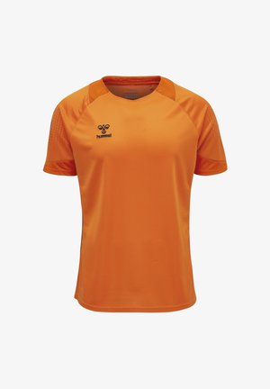 Hell oranges Kurzarm-Sporttrikot mit schwarzem hummel-Logo auf der linken Brust, strukturierter Stoff und Raglanärmel.