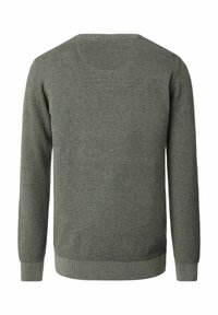Maglione a maniche lunghe con scollo rotondo in un knit oliva verde texturizzato, con polsini e orlo a coste, mostrato da dietro su uno sfondo bianco.