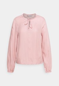 Blusa rosa a maniche lunghe con scollatura rotonda, dettaglio con fiocco nella parte anteriore, polsini elastici arricciati e texture liscia simile alla seta.