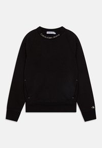 Černá mikina s kulatým výstřihem, raglánovými rukávy, bočními kapsami, vyšitým logem na límci a malým logem na rukávu.