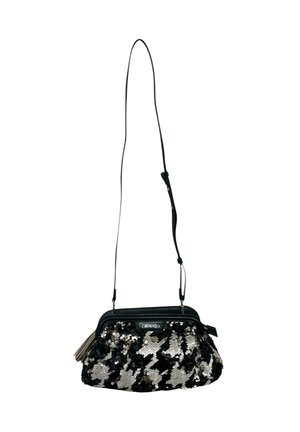 Piccola borsa a tracolla nera e argento con paillettes, con tracolla sottile regolabile e un dettaglio con nappina sul lato.
